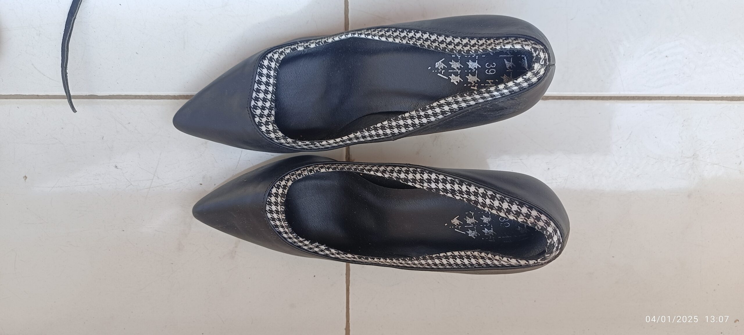 Escarpin noir avec motif moderne t 39 – Image 3