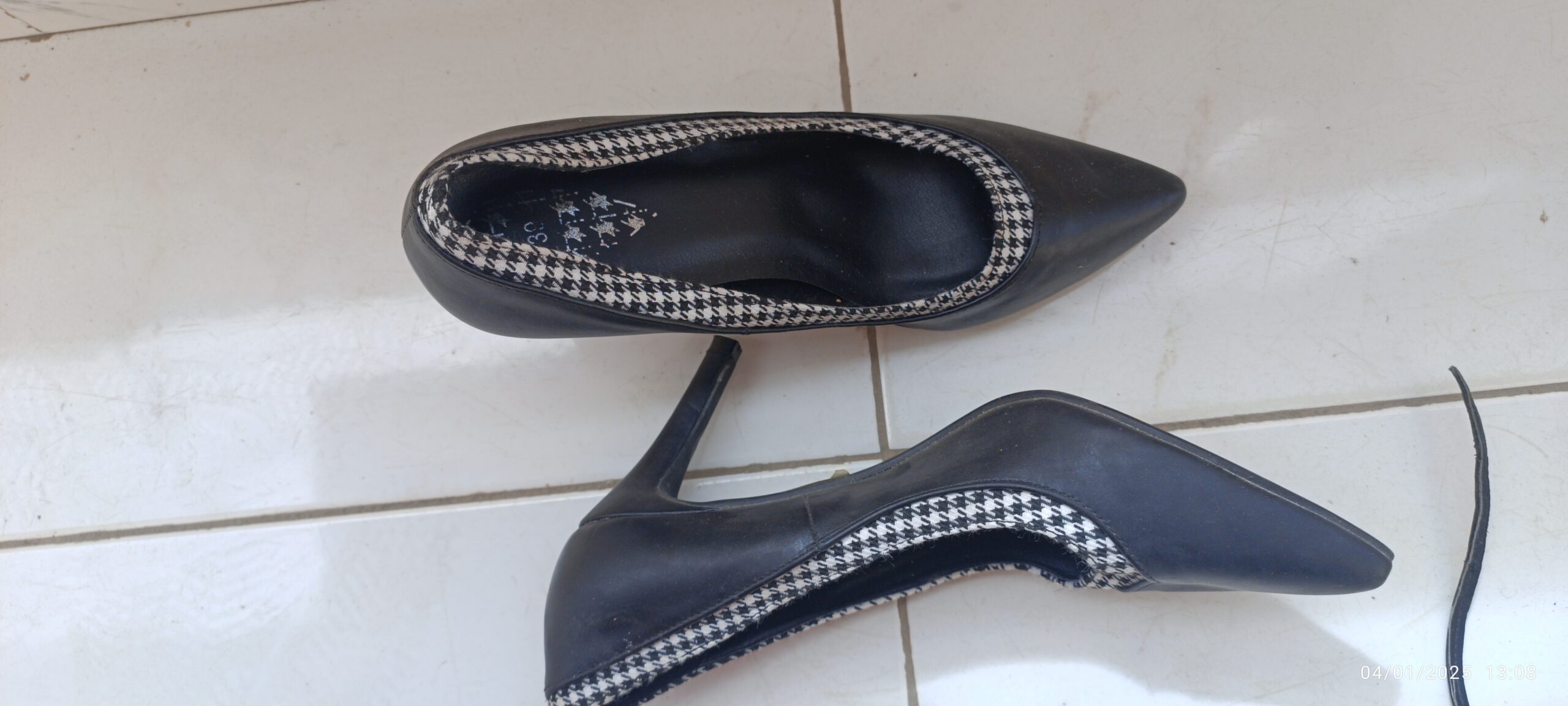 Escarpin noir avec motif moderne t 39 – Image 2