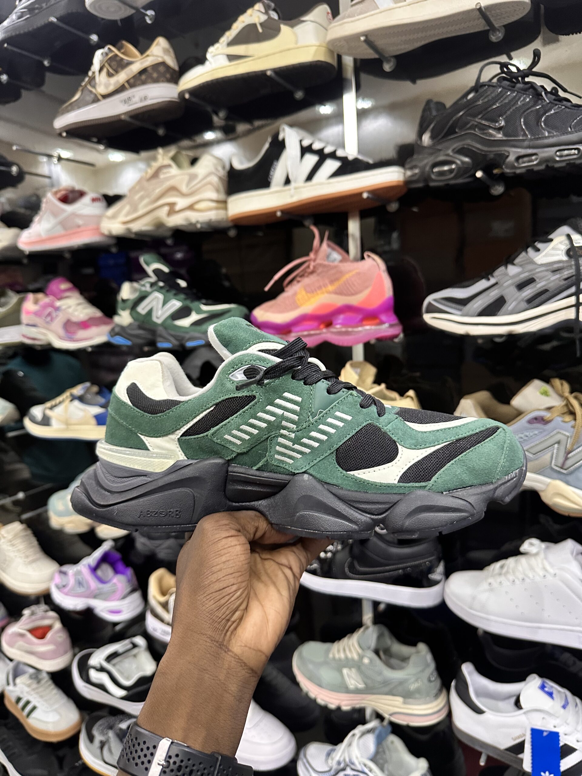 New balance 9060 disponible pointure 37-45